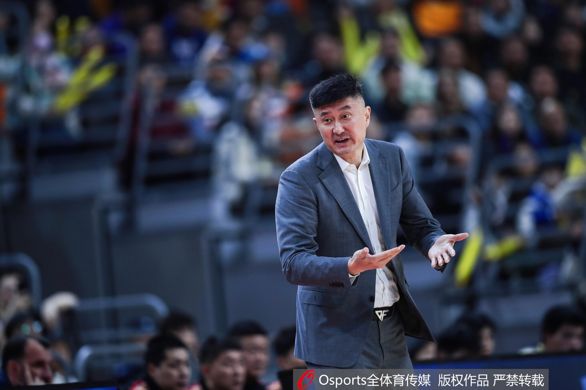 记者：徐昕在广州闪耀 或是杜锋离任广东男篮主帅的最后一根稻草