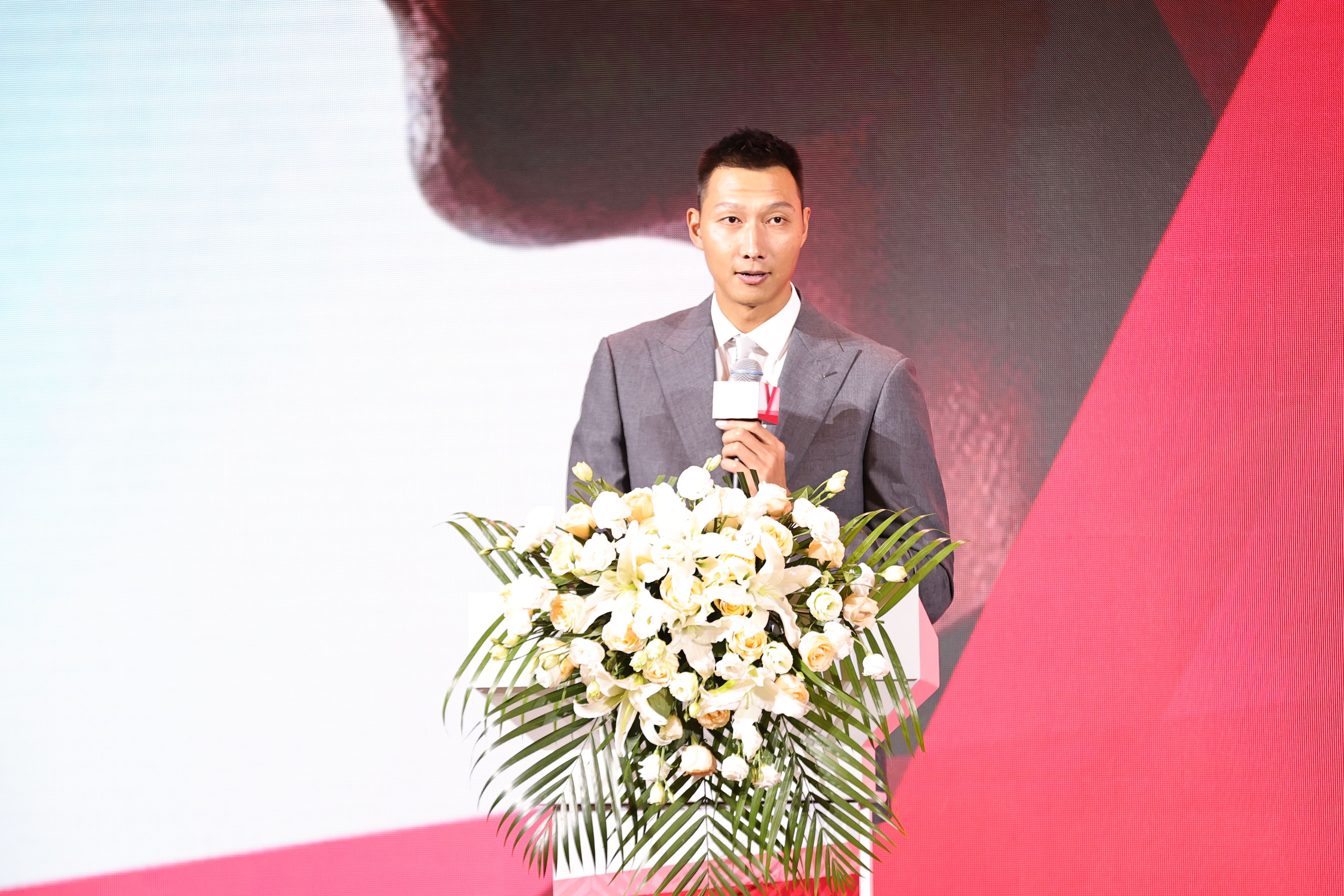 3年前的今天：易建联在个人社媒宣布退役 结束自己21年篮球生涯